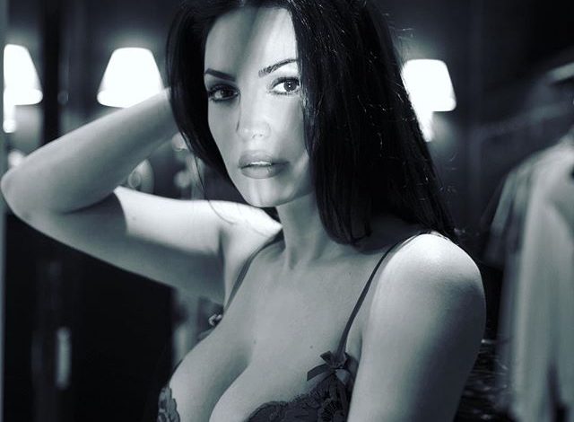 Bebe dhe Bleona të veshurat më keq në AMA, mediat e huaja: “Halloween kaloi!