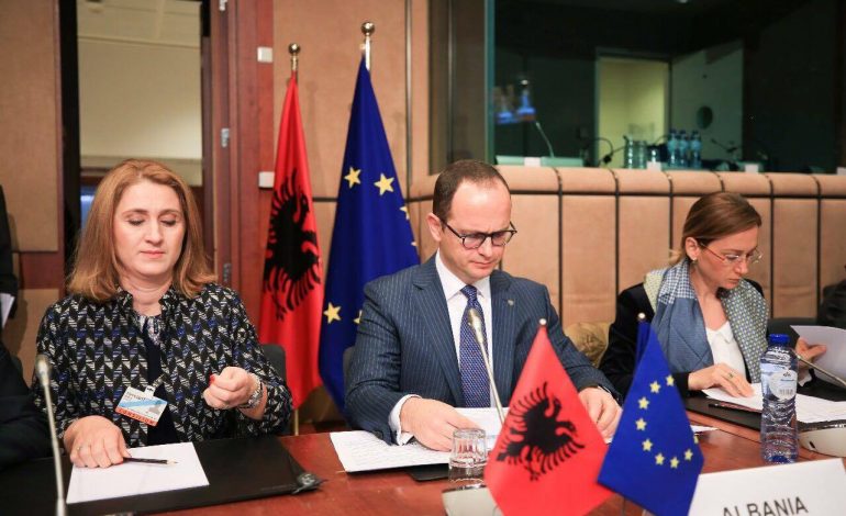 RAPORTI ZYRTAR/ KONKLUZIONI: Të hapen negociatat për anëtarësimin e plotë të Shqipërisë në Bashkimin Europian