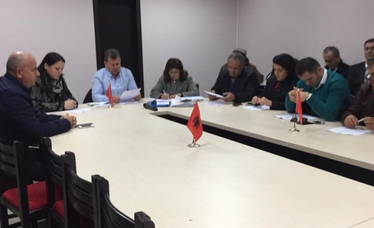 Bashkia Kavajë/ Miratohet ndihma ekonomike dhe invaliditeti, betohen 9 këshilltarët e PD