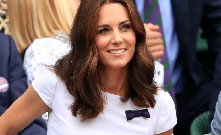 FOTO/ Më në fund, Kate Middleton tregon barkun e rrumbullakosur