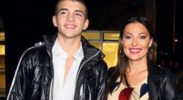 Ceca shokohet kur e sheh djalin e saj dhe të Arkanit tek…