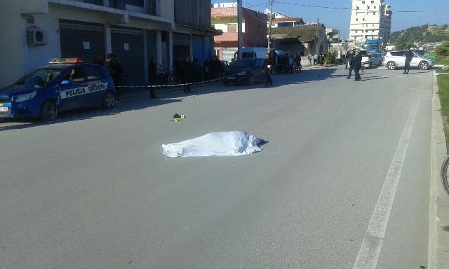 Tragjike në Tiranë, gruaja bie nga kati i pestë i një pallati
