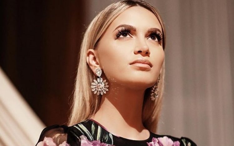 FOTO/ Lori Hoxha kalon mbrëmjen me mashkullin e saj të preferuar