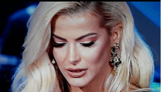 Marina Vjollca mes lotësh dedikim per Aleksandër Lalon
