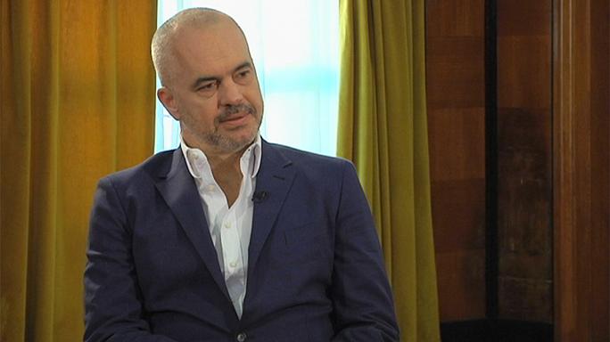“E fundose fare popullin, s’ka bukë”, Rama i kthehet keq komentuesit: Nuk ke nga ta dish ti që…