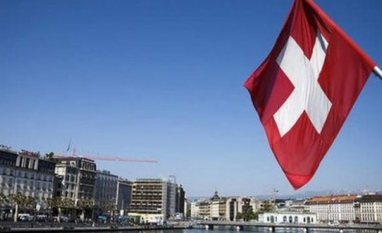 Zvicra shtrëngon rripin/ Nga 1 janari ndryshon procedurat për shqiptarët