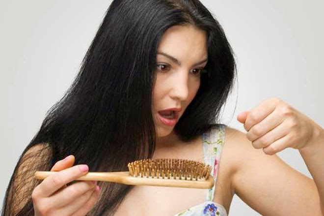 Ja ushqimet që parandalojnë rënien e flokëve