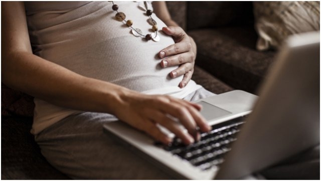 ​Qëndroni përpara kompjuterit dhe jeni shtatzënë? Për nënën apo për fëmijën ka më shumë rrezik