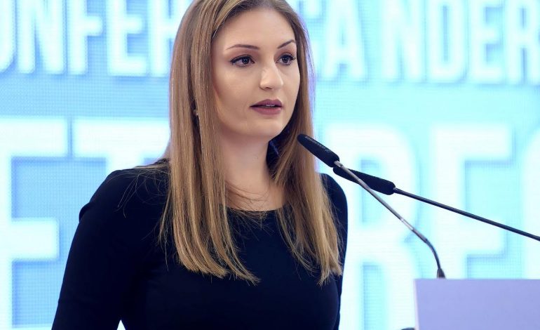 Pse erdhi Hahn në Tiranë? Gjosha: O vendi do ndahet nga krimi, ose KE…
