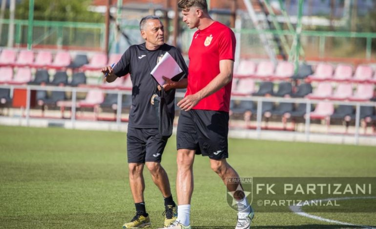 Kërcënimi i Moxhit, Edgar Çani del në stërvitje me Partizanin (Foto)