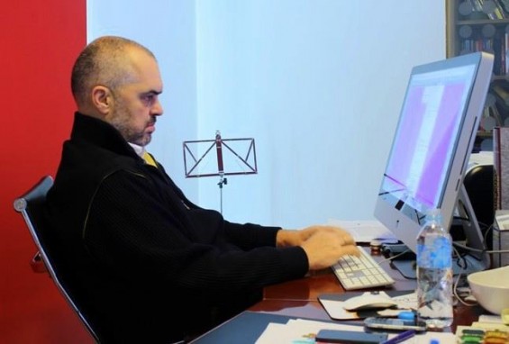 Kryeministri vë “në rresht” kabinetin qeveritar/ U mëson si të godasin në shenjë (FOTO)