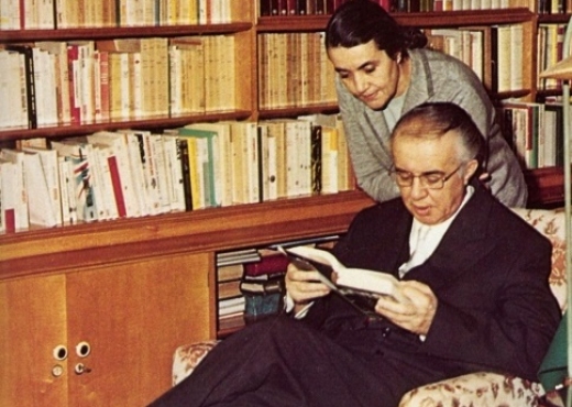 Jeta mes luksit e diktatorit/ Hyni brenda vilës së Enver Hoxhës