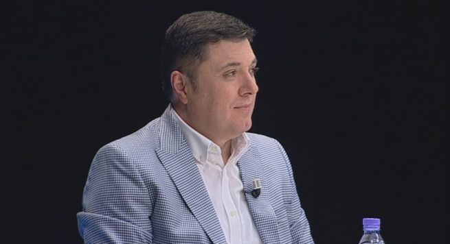 Kreshniku i politikës së jashtme në PD nuk njeh ambasadoren tonë në Greqi! Ja me kë e ngatërron