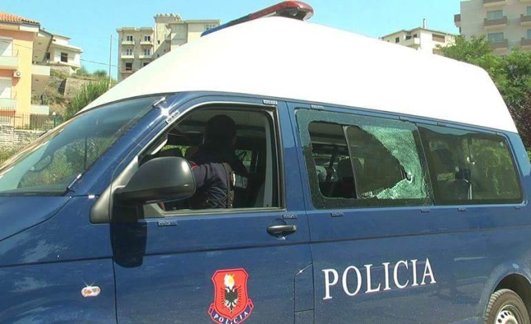 EMRAT/ Arrestohen 3 doganierë dhe 1 punonjës policie (video)