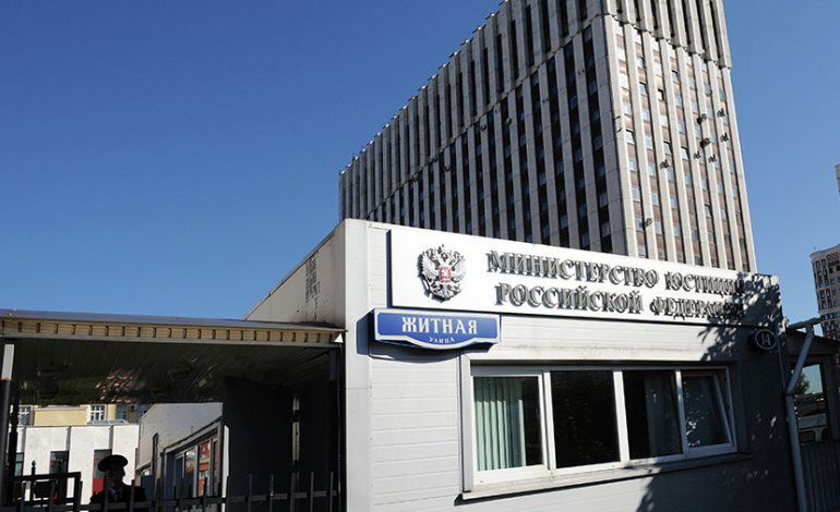 Rusi-SHBA ‘luftë’ mediash/ Moska regjistron si agjentë të huaj Zërin e Amerikës dhe Radio Evropa e Lirë