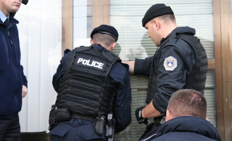 Operacioni në mëngjes/ Policia mësyn në shtëpinë e Albin Kurtit për ta arrestuar