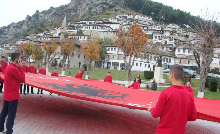 Berati, një foto unikale për festën e Pavarësisë