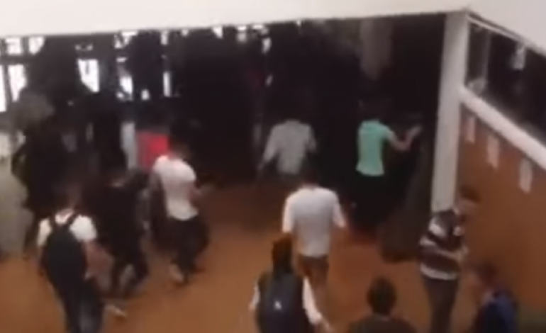 (VIDEO) Sherr masiv midis shqiptarëve dhe malazezve në një shkollë në Tuz