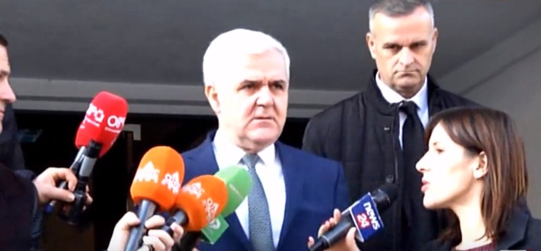 VIDEO/ Gazetarja-ministrit: Mos u bëni i paedukatë, ju bëra një pyetje
