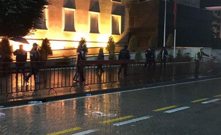 Lajmi i fundit/ Aksident përpara Kryeministrisë, përplasen disa makina