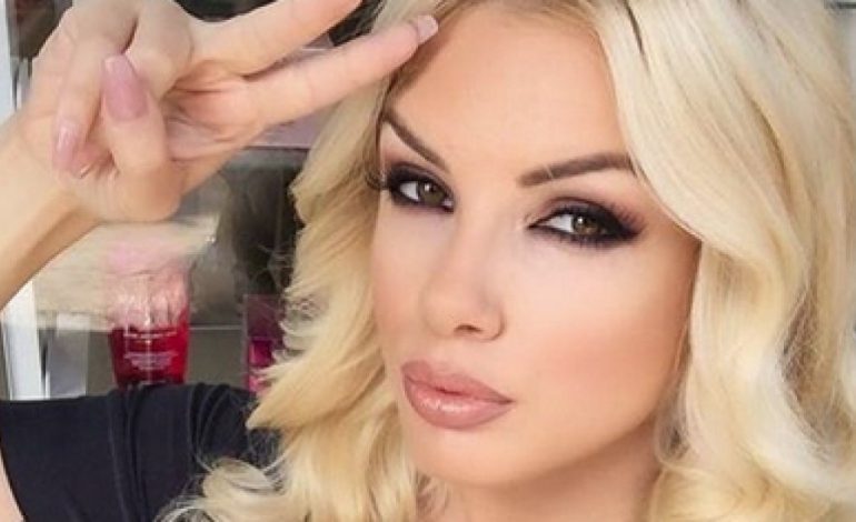 FOTO/ Pas heshtjes reagon Viola Spiro, merr rrugën për…
