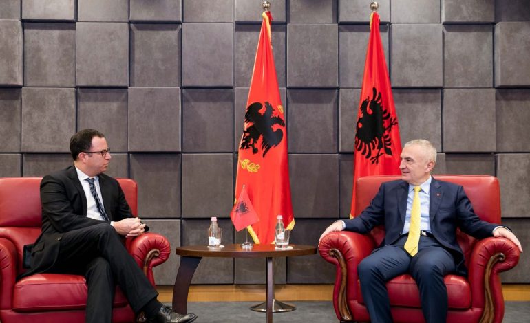 Presidenti Meta pret Robert Benjamin/ Rëndësi ka investimi për të rinjtë që të qëndrojnë në Shqipëri