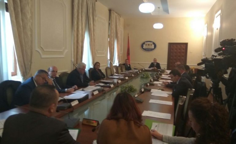 Sherr te Ligjet/ “Kamikaz për Ramën”, Manja i përgjigjet Halimit: S’të marr leje ty