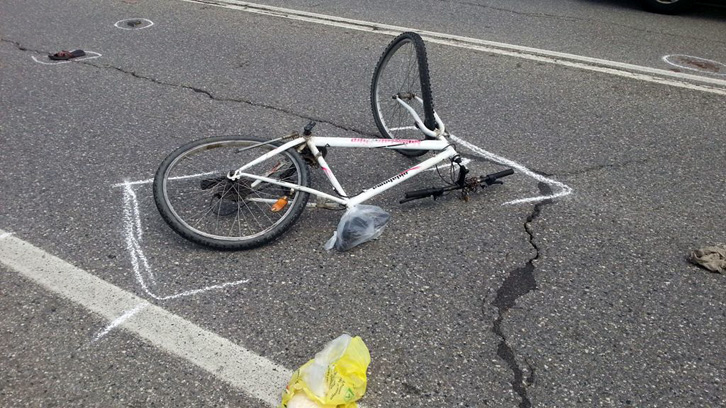 Tjetër aksident i rëndë, makina përplas biçikletën në Vlorë
