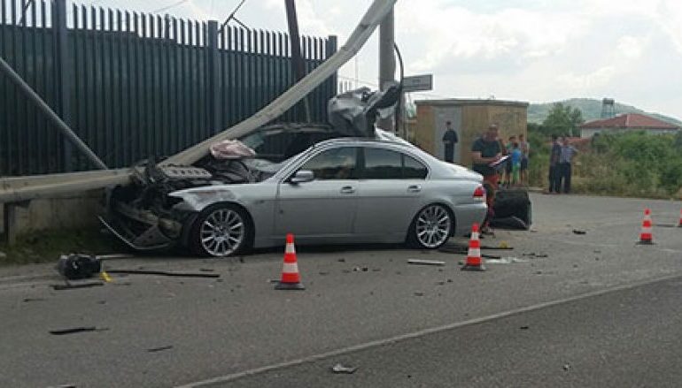 Aksident në Elbasan, plagosen 4 persona në pranga shoferi