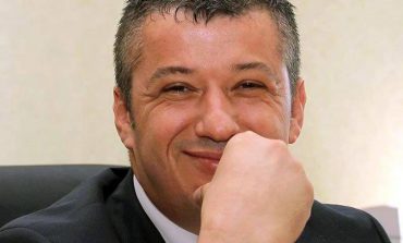 ALFRED PEZA/ Politika shqiptare, mes “Portokallisë” dhe 27 janarit!