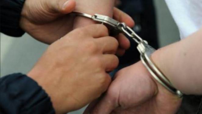 Terror në Shkodër, maskat i marrin një familjeje 5 mijë euro me armët te koka