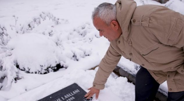 Serbët i vranë gruan dhe 7 fëmijë/ Ish-ushtari i UÇK bëhet me binjakë pas 20 vitesh