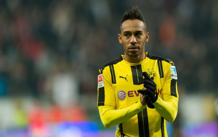 Përplasjet me klubin, Dortmund ul pretendimet për shërbimet e Aubameyang