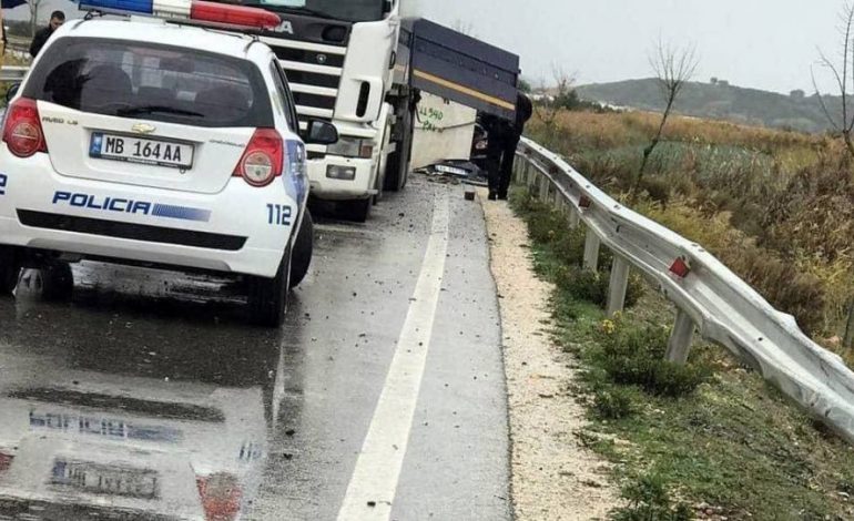 Lushnjë/ Mermeri zë poshtë makinën, 24 vjeçarja humb jetën