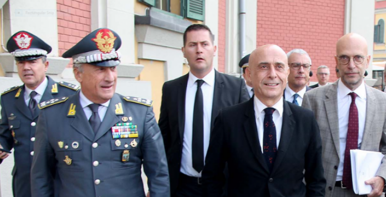 DETAJET/ Çfarë përmban dosja sekrete që la ministri i Brendshëm italian në Tiranë