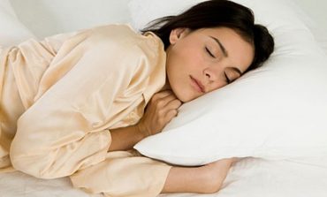 Përse gratë duhet të flenë më shumë se burrat?