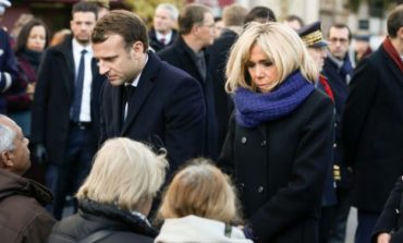 Sulmet barbare në Paris, Macron nderon viktimat