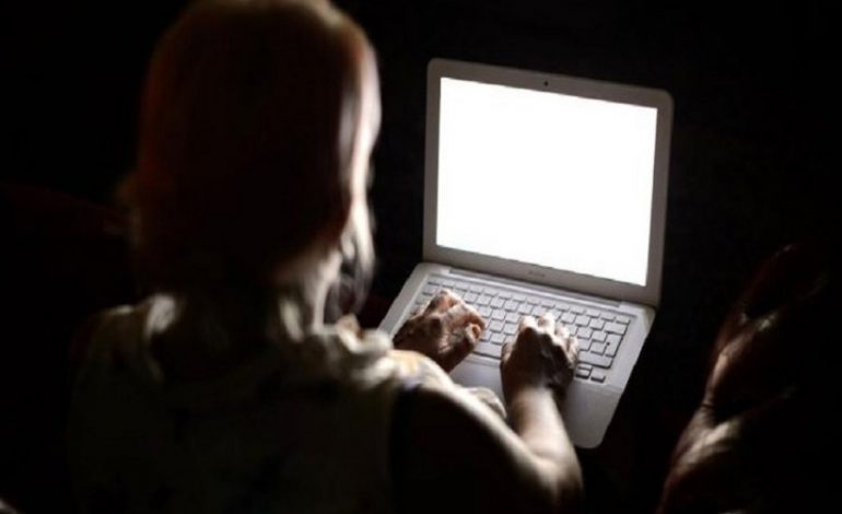 Këshilla për prindërit: Si të mbroni fëmijët nga rreziqet seksuale onlione