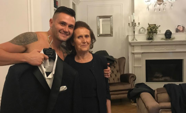 E pabesueshme si reagon Ija kur sheh Besin teksa pi puro (VIDEO)