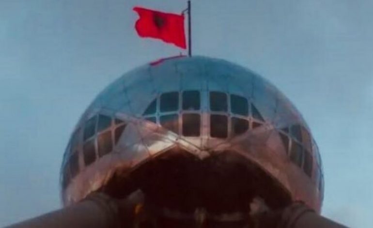 FOTO/ Flamuri shqiptar në kupolën e Atomiumit, ja shqiptari në Belgjikë që e mundësoi…