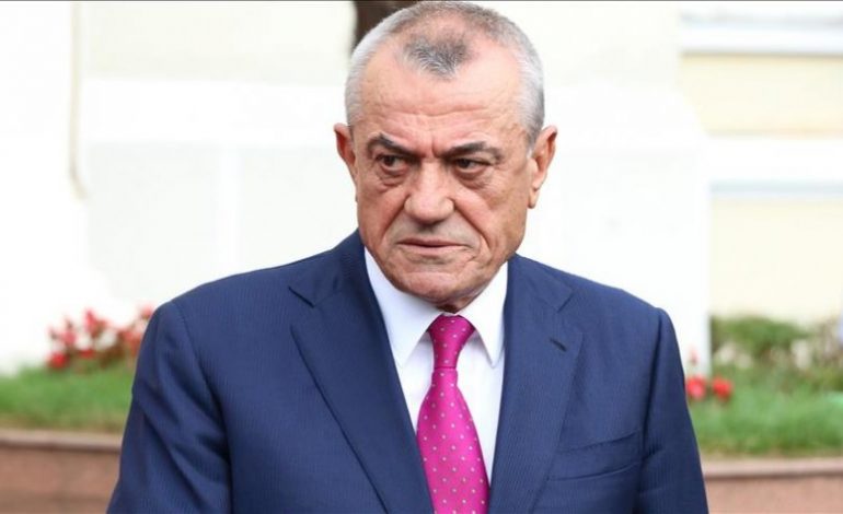 Ruçi dekorohet nga presidenti Thaçi, ja medalja që mori në Prishtinë