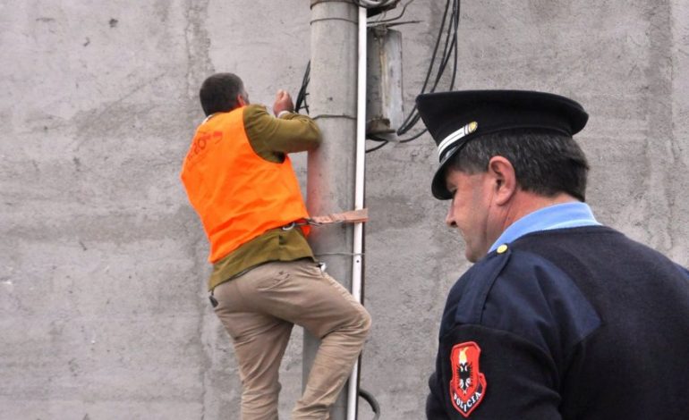 Rilidhën energjinë në mënyrë të paligjshme, arrestohen 10 persona