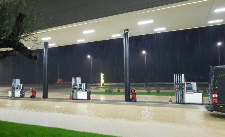 FOTO/ Shikoni gjendjen në autostradën Tiranë-Durrës, Gjiknuri: Situatë e jashtëzakonshme