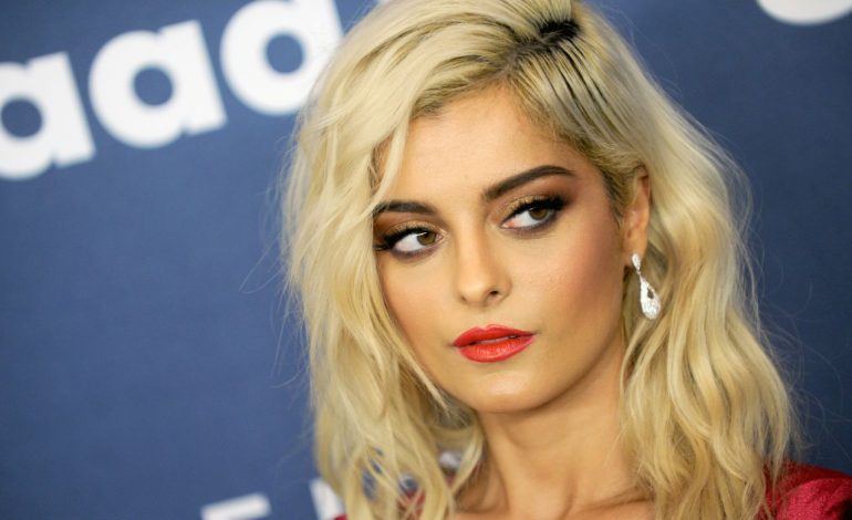 Tmerron Bebe Rexha, shoqërohet me 3 burra të frikshëm