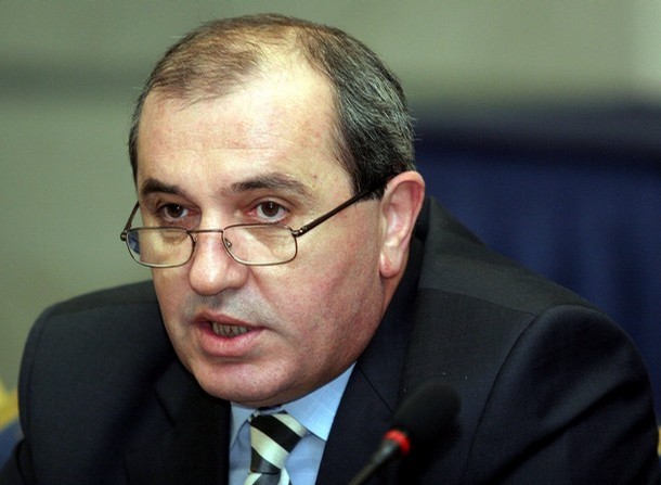 Rrëfehet ish-Ministri: Azemi nuk kërkoi kurrë post, refuzoi të bëhej edhe Kryetar Kuvendi