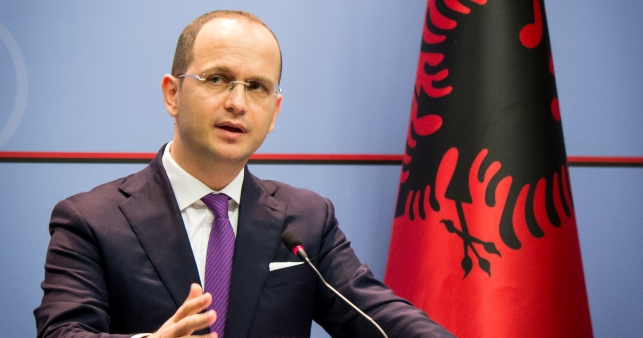 Bushati prezanton prefektin e ri në Shkodër/ Urë lidhëse mes pushtetit vendor e qeverisë