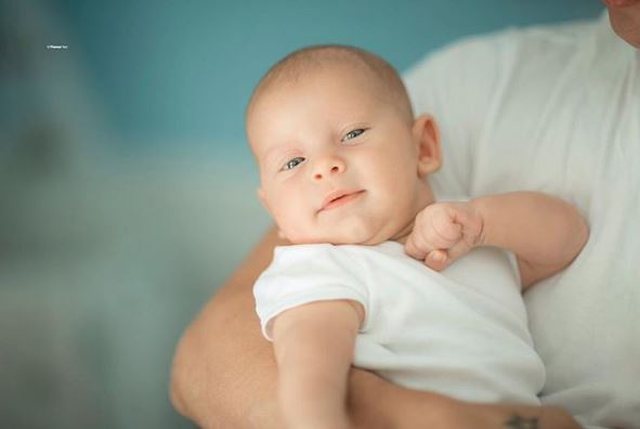 10 foto të bebeve të famshme shqiptare që do t’ju bëjnë të thoni: Dua beb dhe unë!