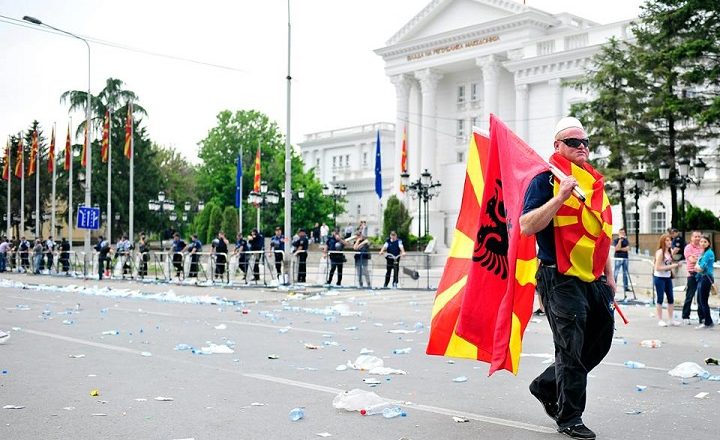 “Zyrtare apo vetëm e folur”/ Gjuha shqipe krijon përplasje në parlamentin maqedonas