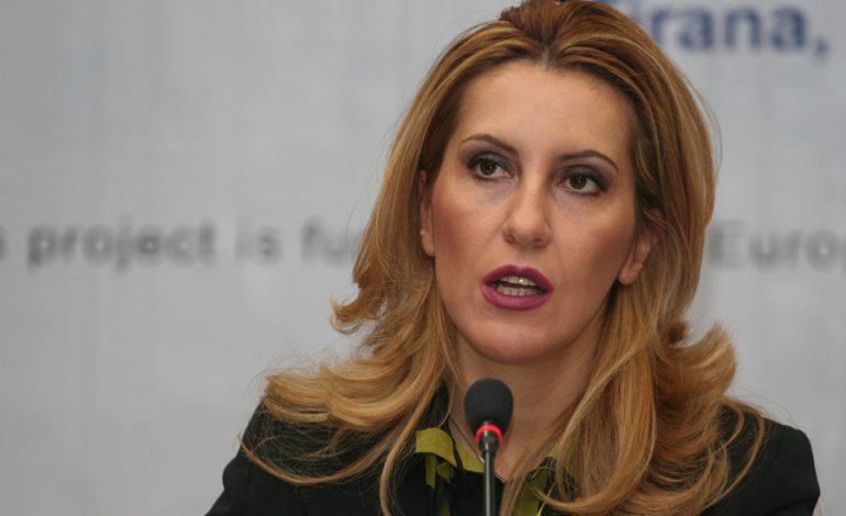 Ish-ministrja e Integrimit: Sikur ambasadorët të shkruanin një libër do nxirrnin.…