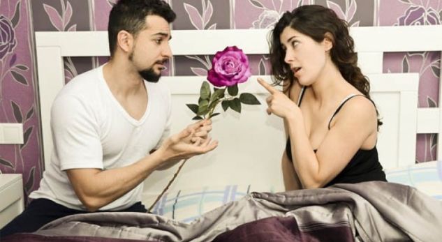 Nëse i bëni këto 10 gjëra në shtrat me partnerin do ndaheni shumë shpejt